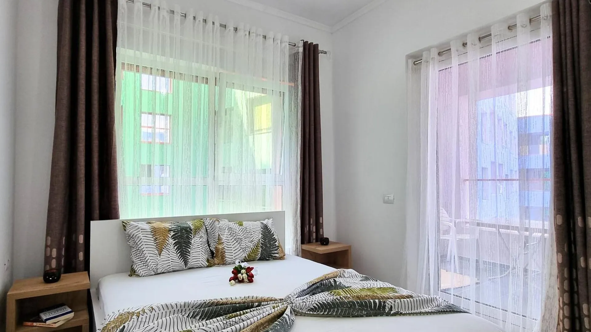 Cozy 2Br Condo Free Parking-Wifi-Ac-Dryer تيرانا