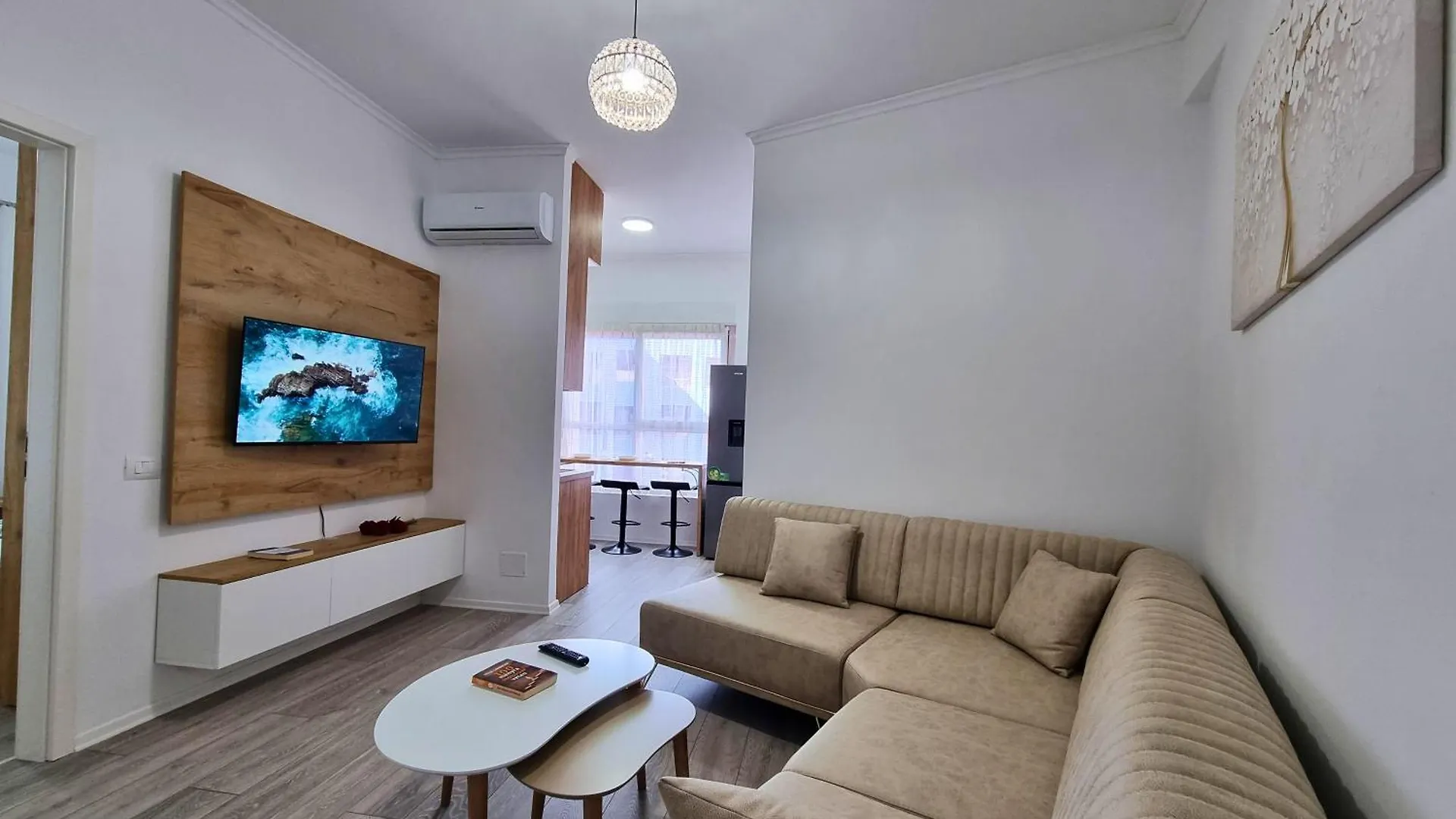 Cozy 2Br Condo Free Parking-Wifi-Ac-Dryer تيرانا